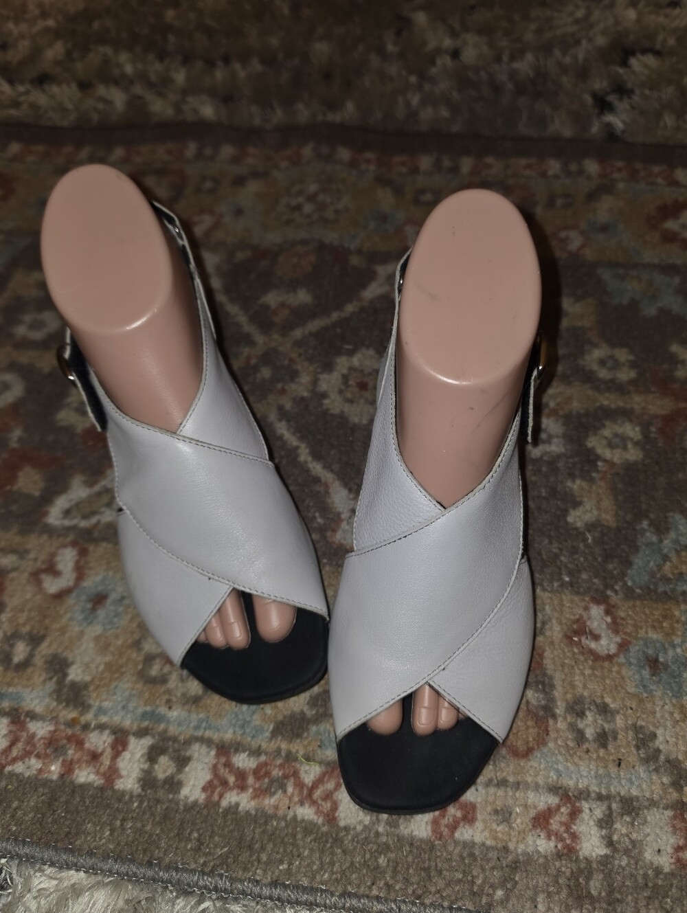 MUNRO Super Nice White Leather Strappy Sandals Size 8M NICE Pre-owned!